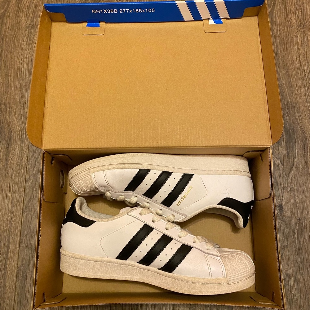 wmns adidas superstars
